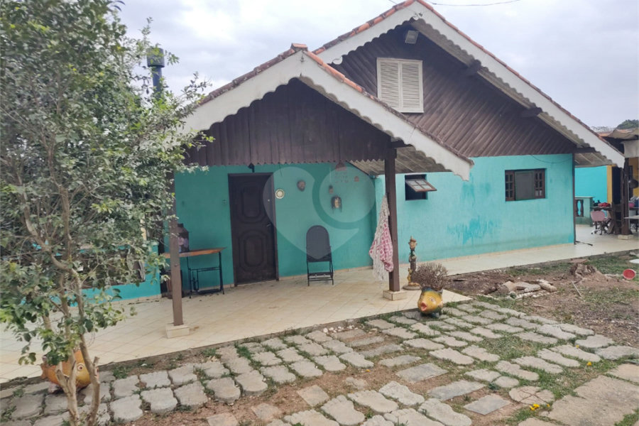 Casa à venda com 5 quartos, sendo 2 suítes, no condomínio Cinco Lagos Portaria II, Mairiporã - SP