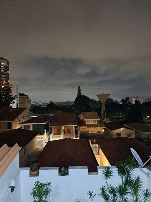 Sobrado à venda com 4 quartos, sendo 2 suítes, em Vila Madalena, São Paulo, SP
