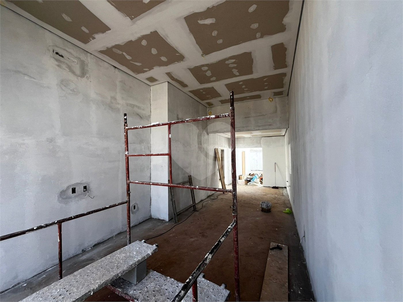 Casa à venda com 3 quartos, sendo 1 suíte, no condomínio Lago dos Ipês, Itapetininga - SP