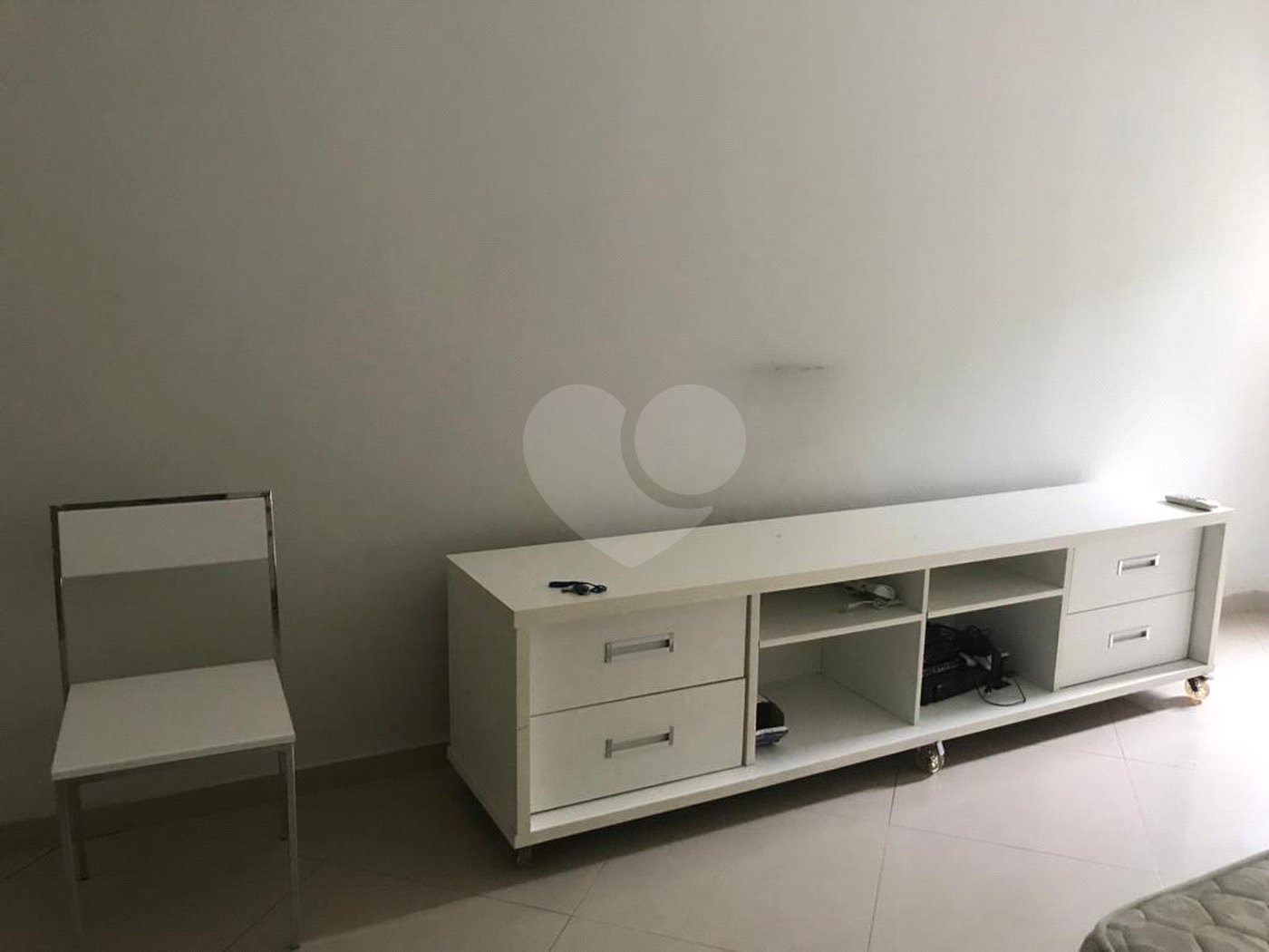 Casa à venda com 5 quartos, sendo 3 suítes, no condomínio Mansões da Prata, Rio de Janeiro - RJ