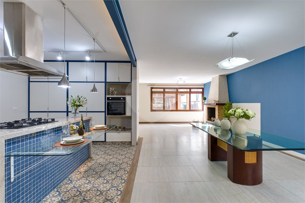 Casa Térrea à venda com 4 quartos, sendo 2 suítes, em Alto da Boa Vista, São Paulo, SP