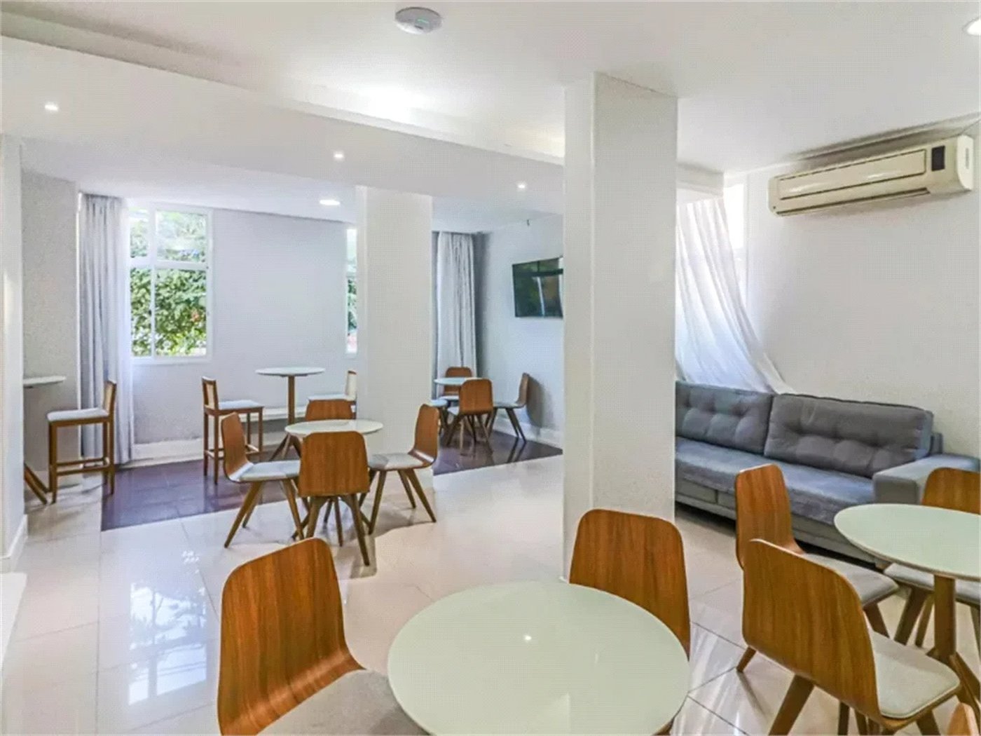 Apartamento à venda com 3 quartos, sendo 1 suíte,  em Vila Polopoli, São Paulo, SP