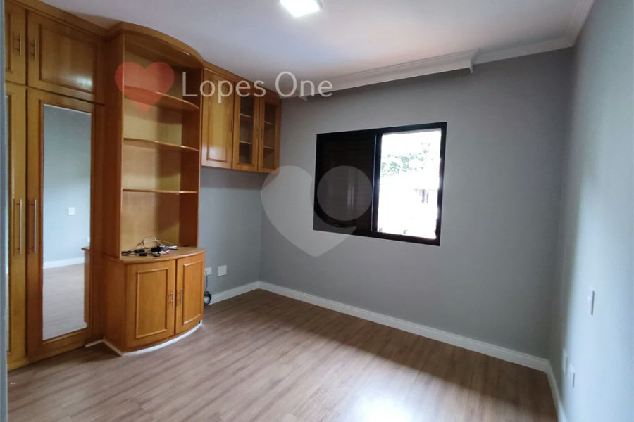 Casa à venda com 3 quartos, sendo 2 suítes, no condomínio Filipe de Vitry, São Paulo - SP