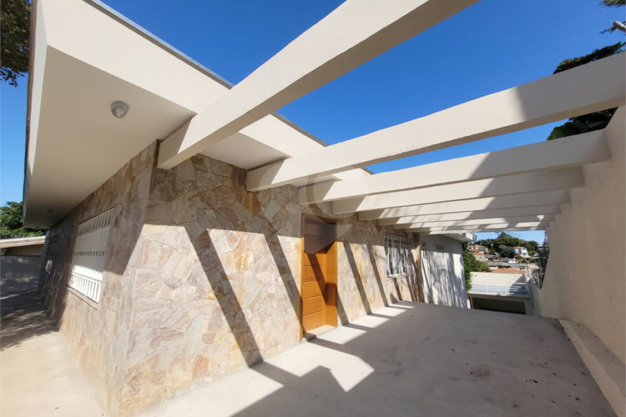 Casa Térrea à venda ou para alugar com 4 quartos, sendo 3 suítes,  em Horto Florestal, São Paulo, SP
