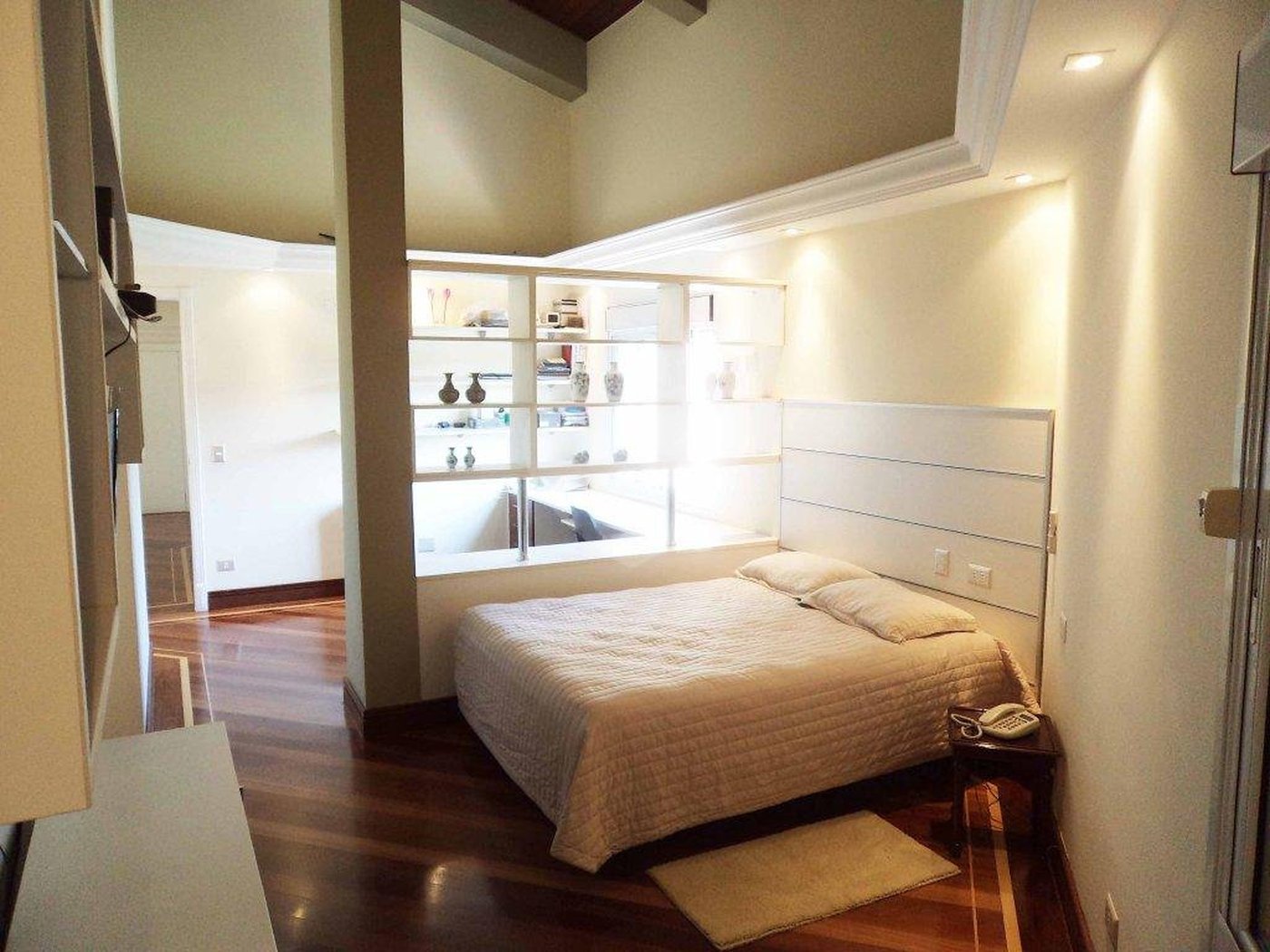 Casa à venda com 5 suítes em Jardim Leonor, São Paulo, SP