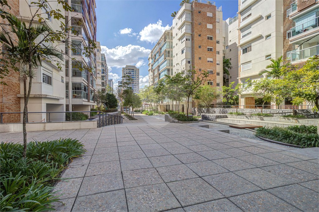 Apartamento à venda com 3 suítes em Granja Julieta, São Paulo, SP