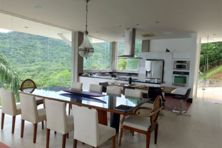 Casa à venda com 4 suítes em Praia Vermelha, Ubatuba, SP