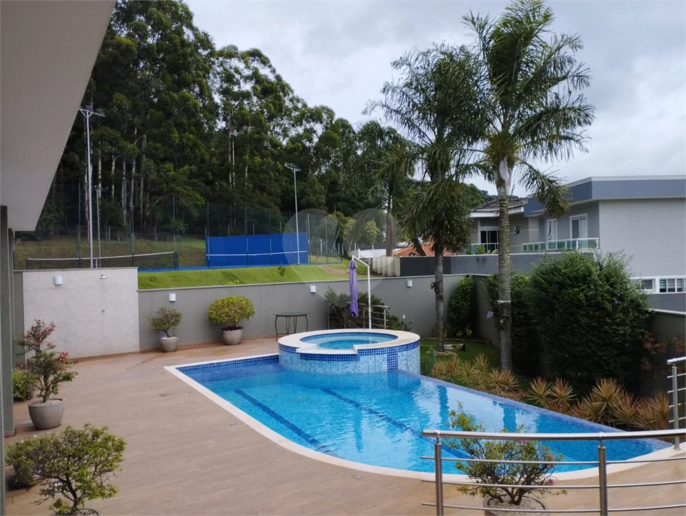 Casa à venda com 5 quartos, sendo 3 suítes, no condomínio Ibiaram 1, Itupeva - SP