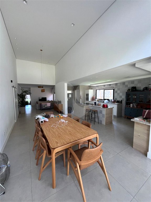 Casa à venda com 3 suítes no condomínio Vila Hipica Ii, Vinhedo - SP