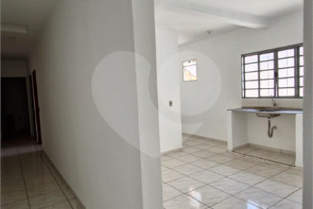 Sobrado à venda com 4 quartos, sendo 1 suíte, em Jardim Hubert, Indaiatuba, SP