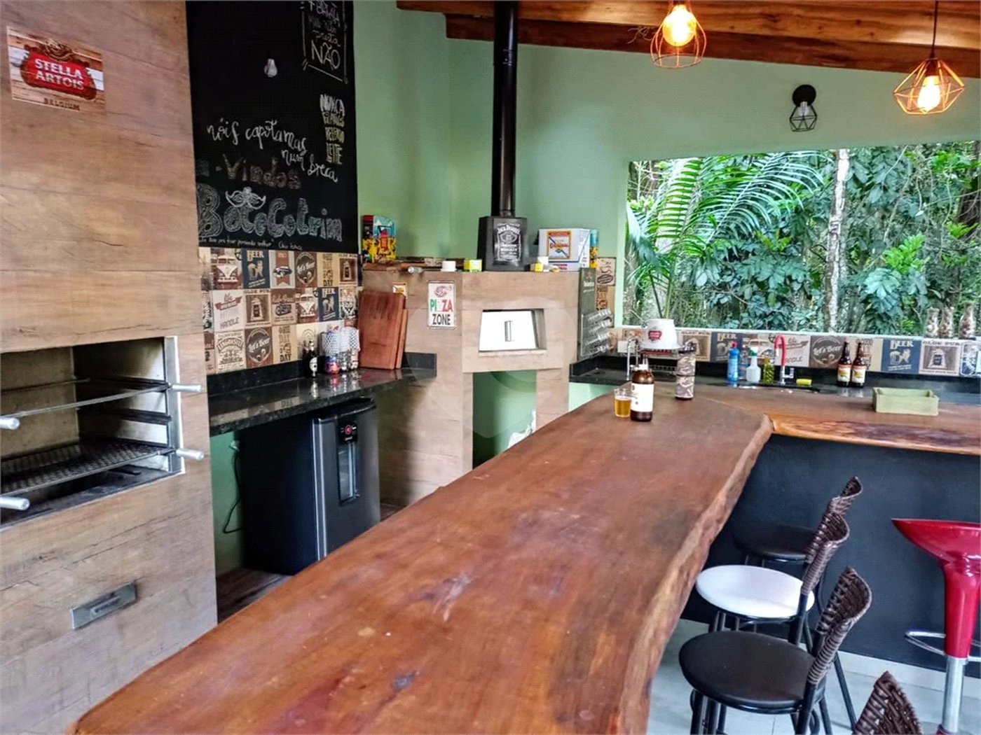 Casa à venda ou para alugar com 5 quartos, sendo 4 suítes, no condomínio Associação Reserva das Hortênsias, Mairiporã - SP