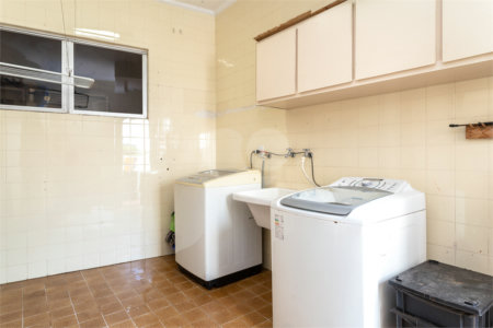Casa à venda com 4 quartos, sendo 3 suítes, em Vila Mariana, São Paulo, SP