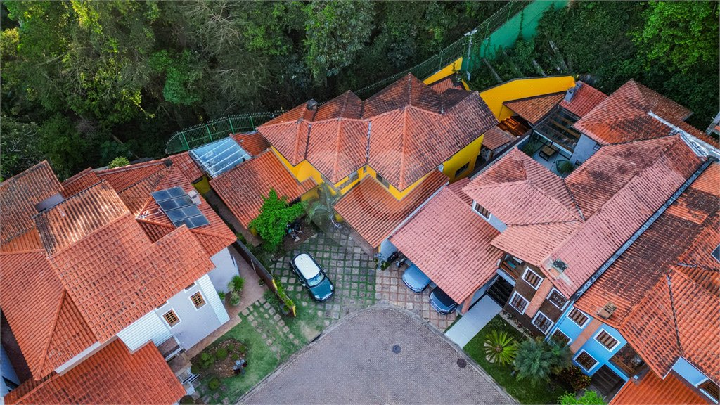 Casa à venda ou para alugar com 4 quartos, sendo 3 suítes,  no condomínio Da Serra, São Paulo - SP