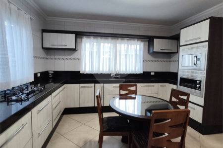 Casa à venda com 3 suítes no condomínio Shamballa II, Atibaia - SP