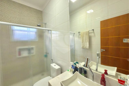 Casa à venda com 4 quartos, sendo 3 suítes, no condomínio Vila Hípica II, Vinhedo - SP