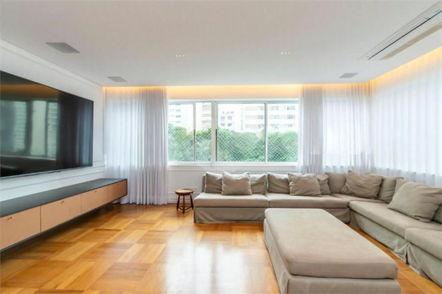 Apartamento à venda com 4 quartos, sendo 1 suíte, em Jardim Europa, São Paulo, SP