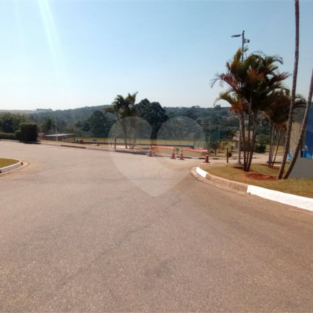 Casa à venda com 3 quartos, sendo 1 suíte, no condomínio Residencial Golden Ville, Itapetininga - SP