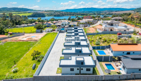 Casa térrea à venda com 3 quartos, sendo 1 suíte, no condomínio Flores da Usina, Atibaia - SP