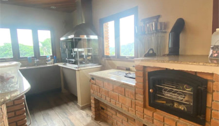 Casa à venda com 4 suítes no condomínio Vale da Santa Fé, Vinhedo - SP