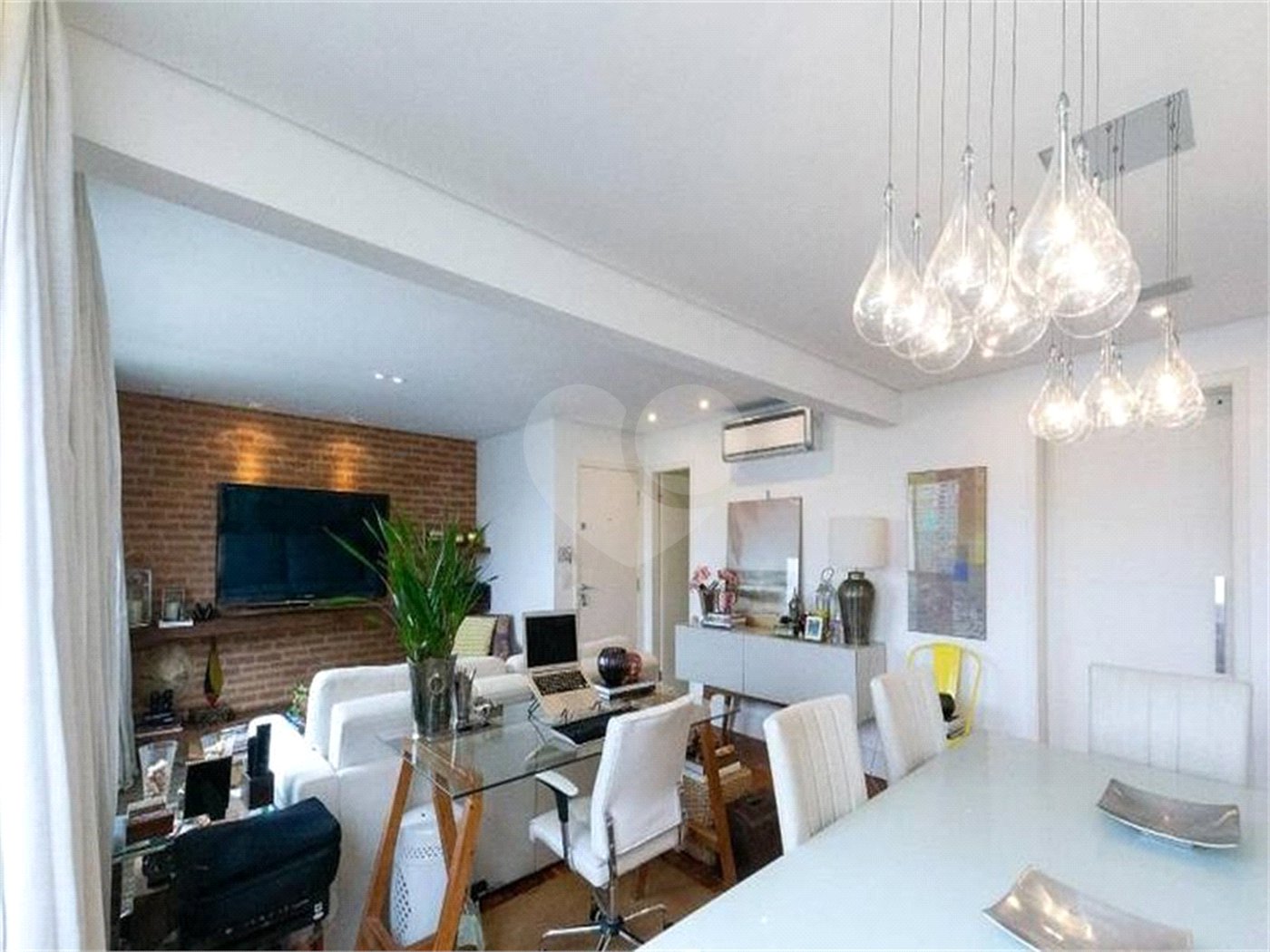 Apartamento à venda com 2 quartos, sendo 1 suíte, em Vila Olímpia, São Paulo, SP