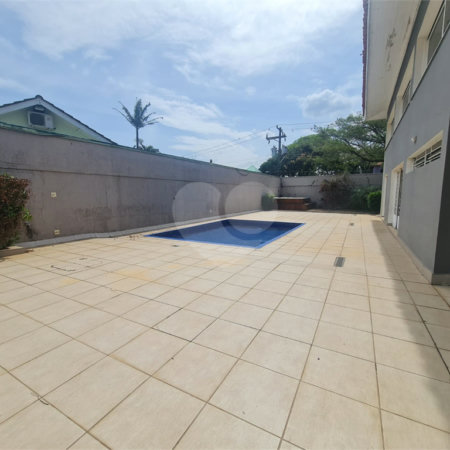 Sobrado à venda com 4 quartos, sendo 1 suíte,  em Interlagos, São Paulo, SP