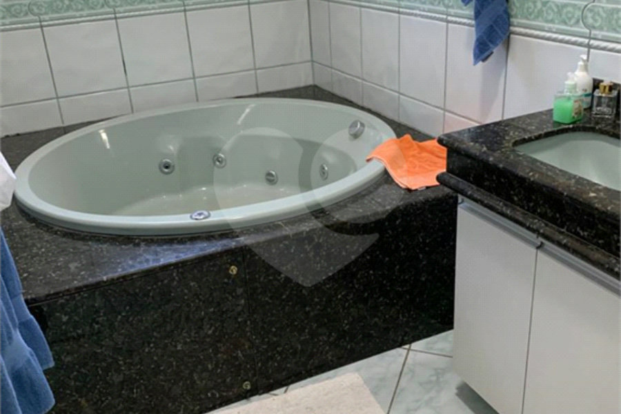 Casa à venda com 5 quartos, sendo 2 suítes, no condomínio Capela do Barreiro, Itatiba - SP
