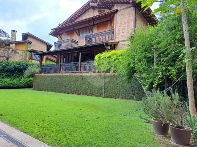 Casa à venda ou para alugar com 3 quartos, sendo 1 suíte,  no condomínio Parque Petrópolis 4 Secção, Mairiporã - SP