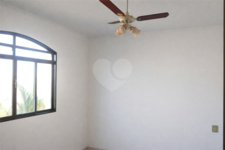 Casa à venda com 2 quartos, sendo 1 suíte, no Centro, Araraquara, SP
