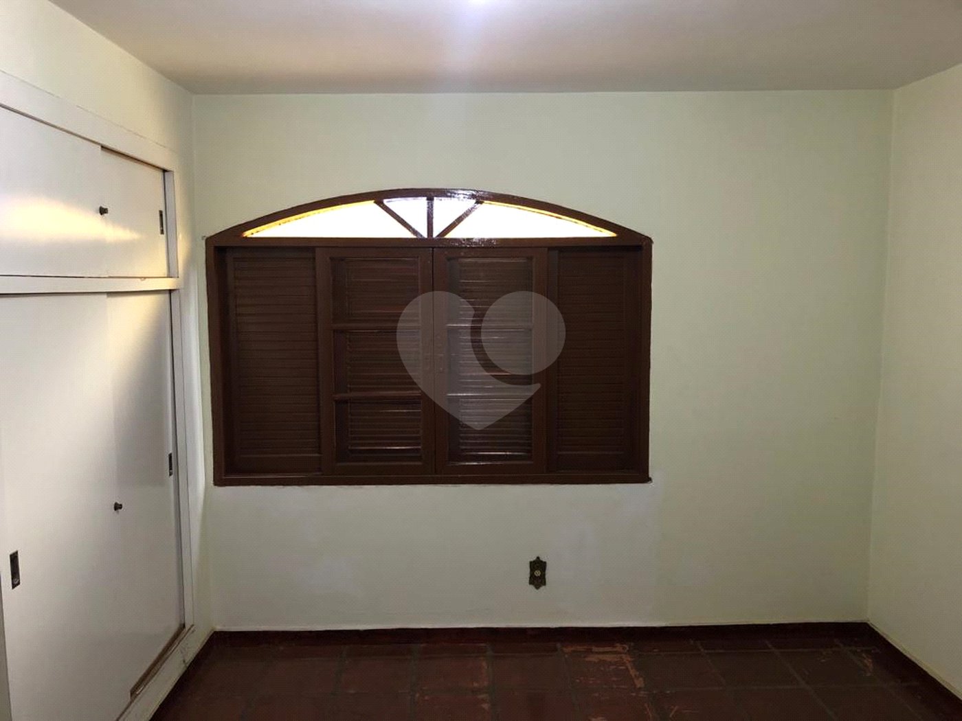 Sobrado à venda com 3 quartos em Serra da Cantareira, Mairiporã, SP