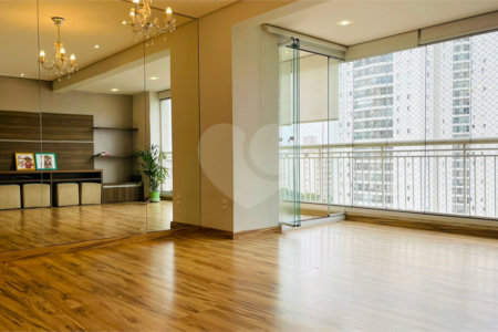 Apartamento à venda com 3 quartos, sendo 1 suíte,  em Alto da Boa Vista, São Paulo, SP