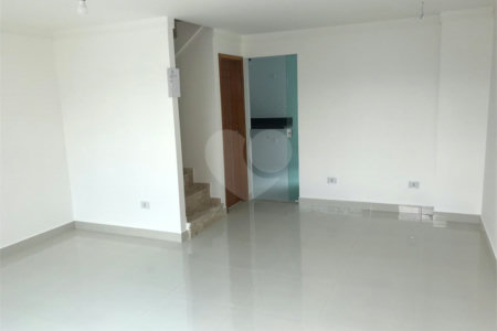 Casa à venda com 3 quartos, sendo 1 suíte, no condomínio Parque Vitória, São Paulo - SP