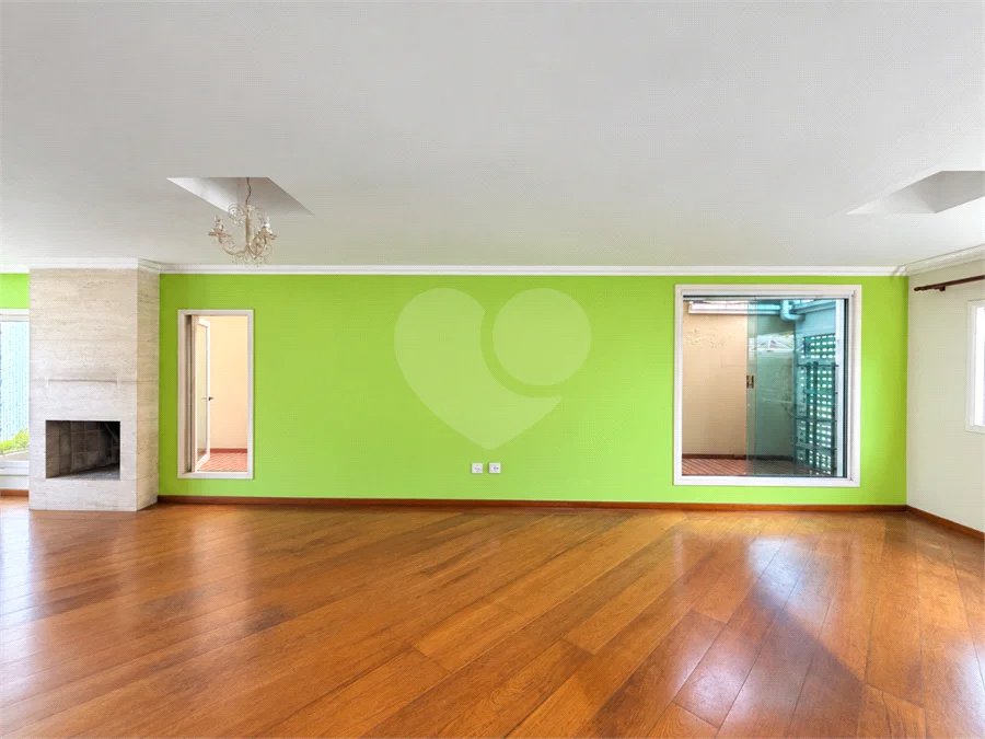 Casa à venda com 3 quartos, sendo 1 suíte, no condomínio Vila das Emboabas, São Paulo - SP