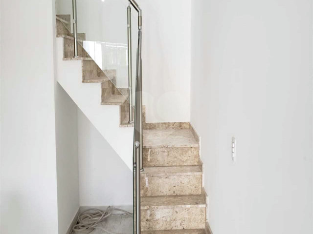 Sobrado à venda com 3 quartos, sendo 1 suíte,  em Vila Romero, São Paulo, SP