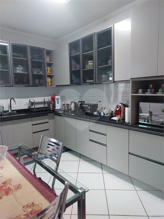 Casa à venda com 3 quartos, sendo 1 suíte, no condomínio Algarve Residencial, São Paulo - SP