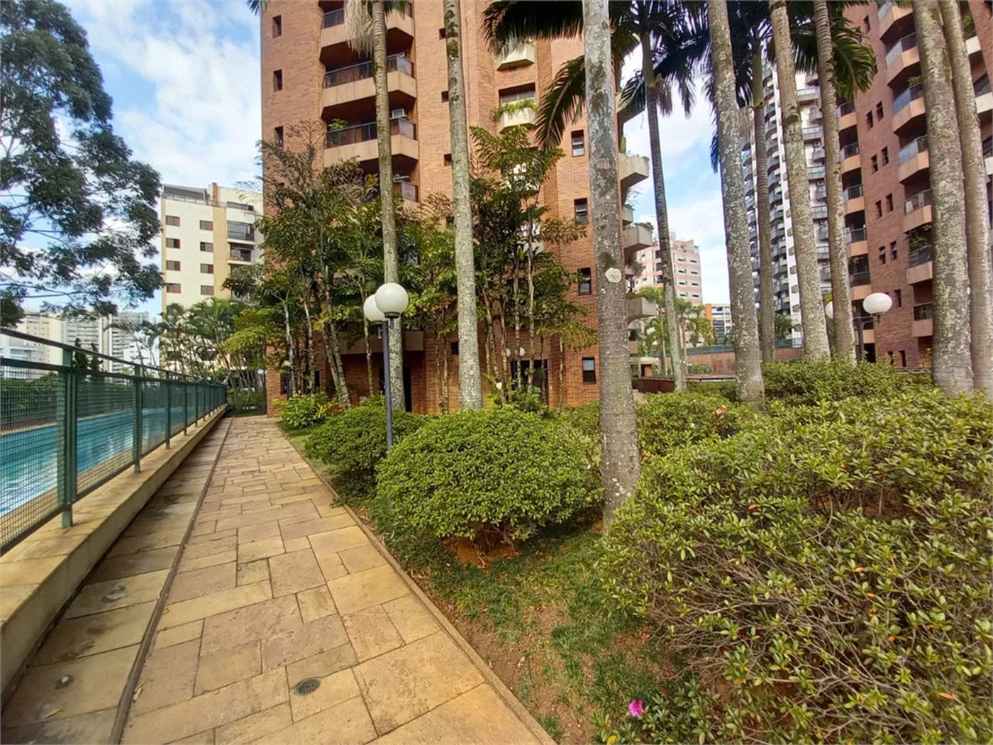 Apartamento à venda com 4 quartos, sendo 3 suítes,  em Vila Andrade, São Paulo, SP