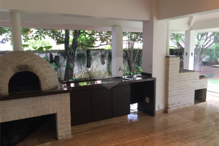 Casa à venda com 4 quartos, sendo 2 suítes, no condomínio Residencial Morumbi, São Paulo - SP