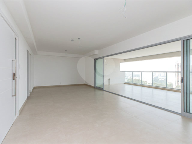 Apartamento à venda com 3 suítes em Jardim Marajoara, São Paulo, SP
