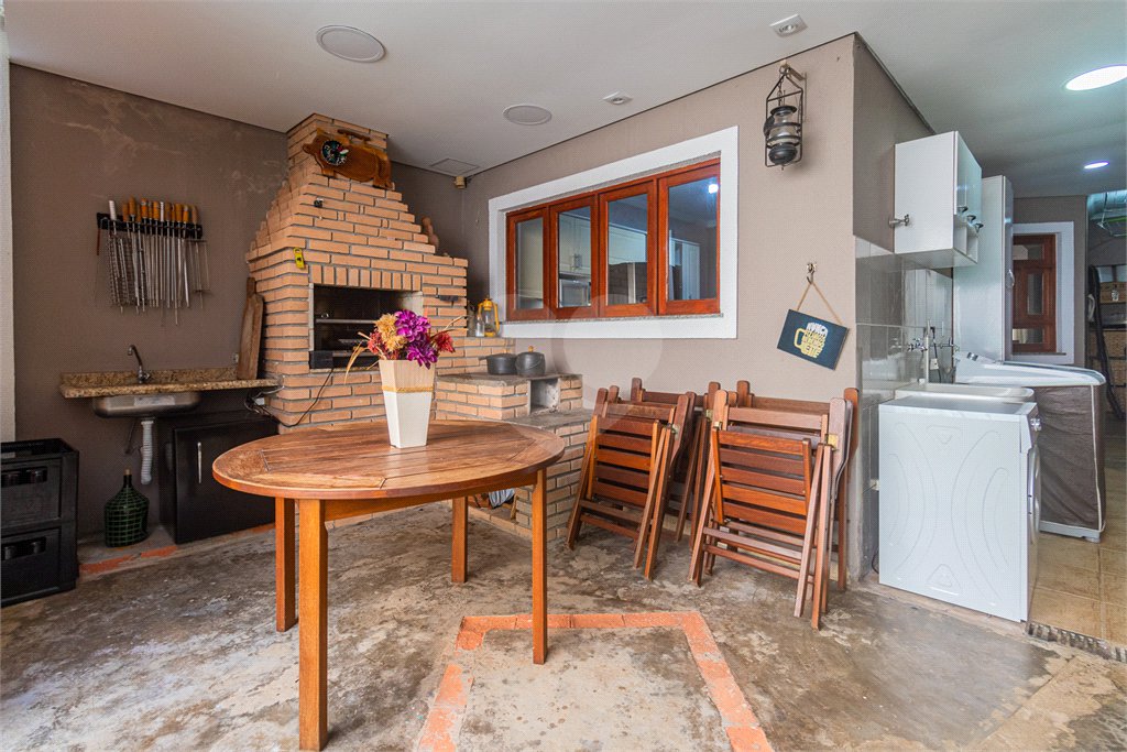 Casa à venda com 4 quartos, sendo 2 suítes, em Jardim Prudência, São Paulo, SP