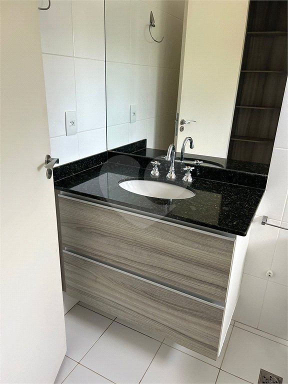 Casa à venda com 3 suítes no condomínio Terras de São Francisco, Vinhedo - SP