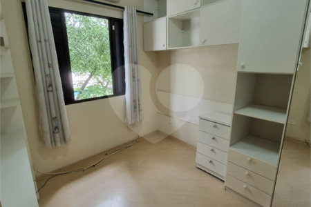 Casa à venda ou para alugar com 3 quartos, sendo 1 suíte,  em Bosque da Saúde, São Paulo, SP