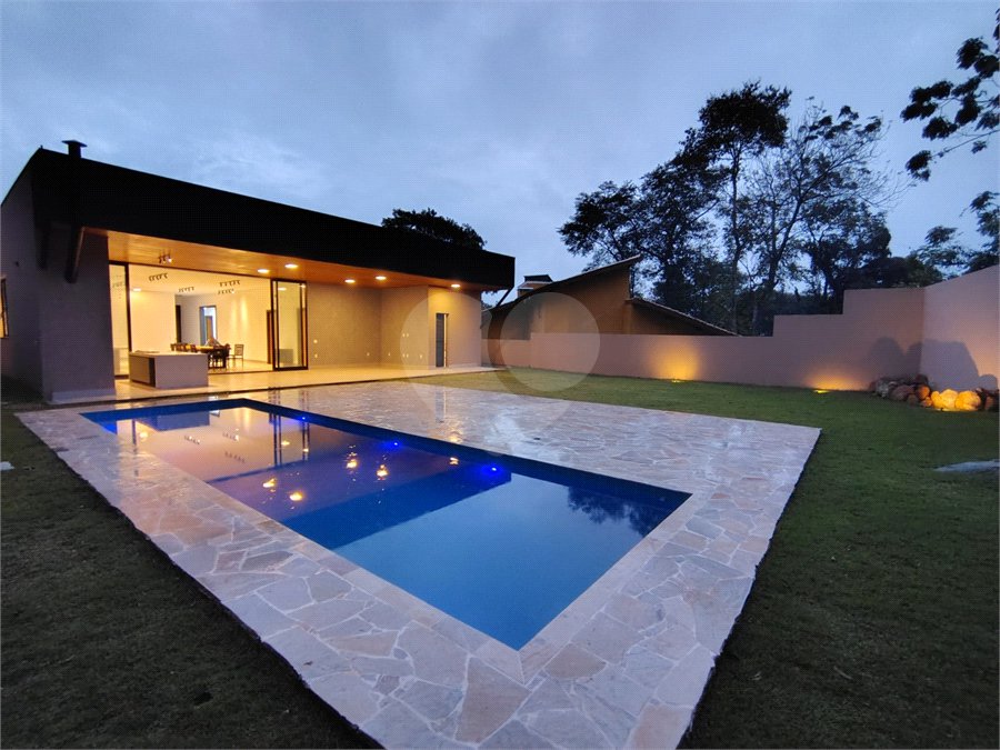 Casa à venda ou para alugar com 4 suítes no condomínio Panorama, Atibaia - SP
