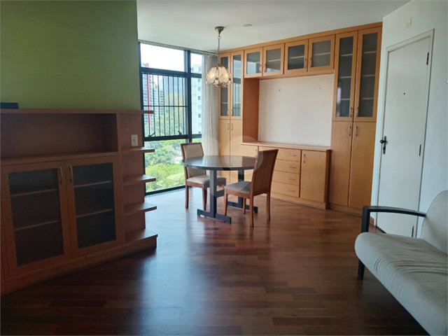 Apartamento à venda com 3 quartos, sendo 1 suíte,  em Morumbi, São Paulo, SP
