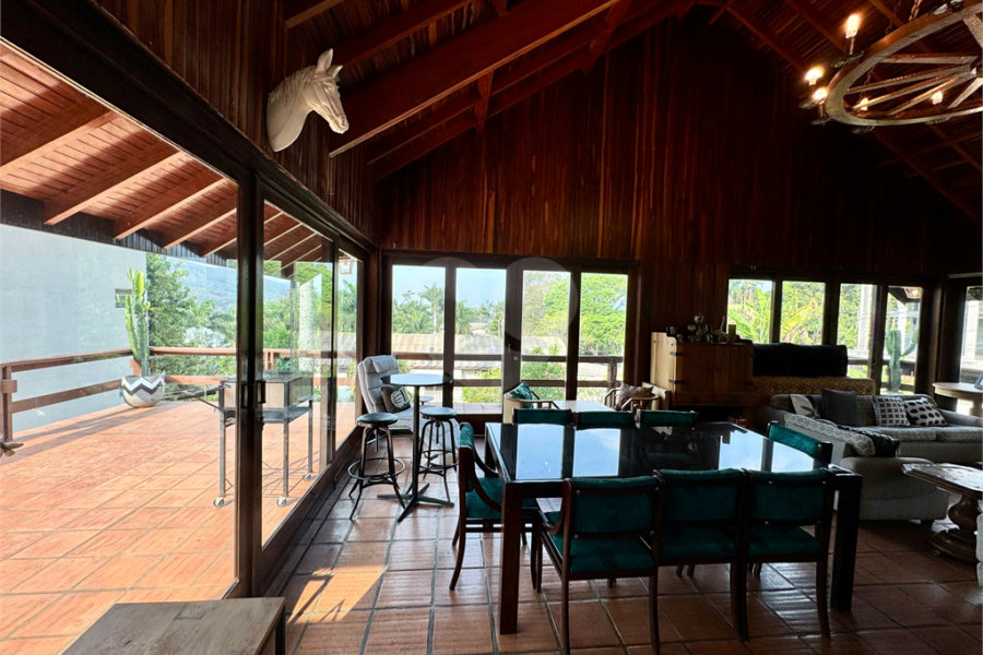 Casa à venda com 7 quartos, sendo 4 suítes, no condomínio Campos de Mairiporã Gleba 1, Mairiporã - SP