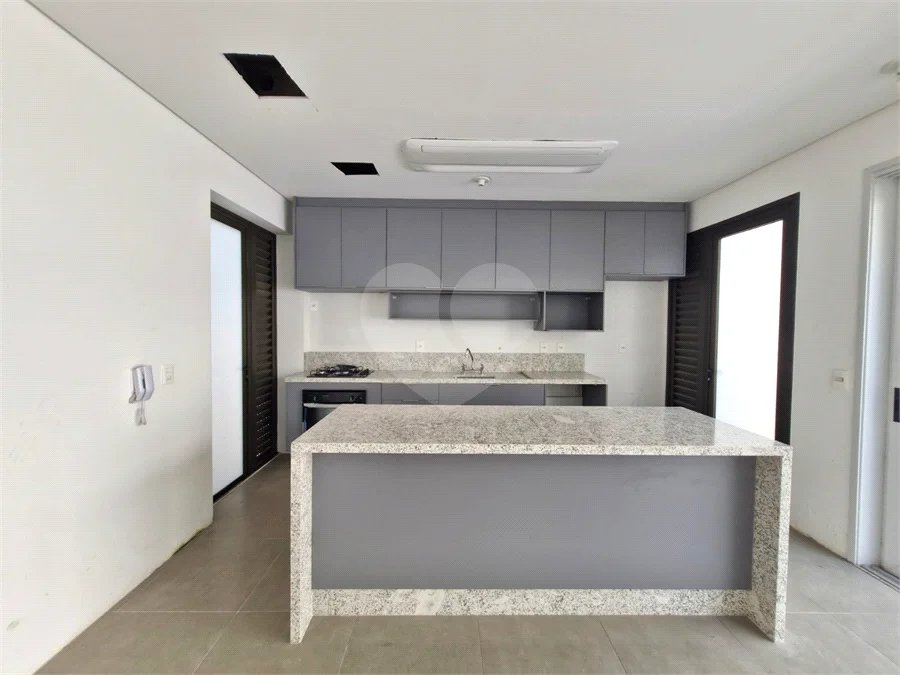 Casa à venda ou para alugar com 3 suítes no condomínio Jardim Flora, São Paulo - SP