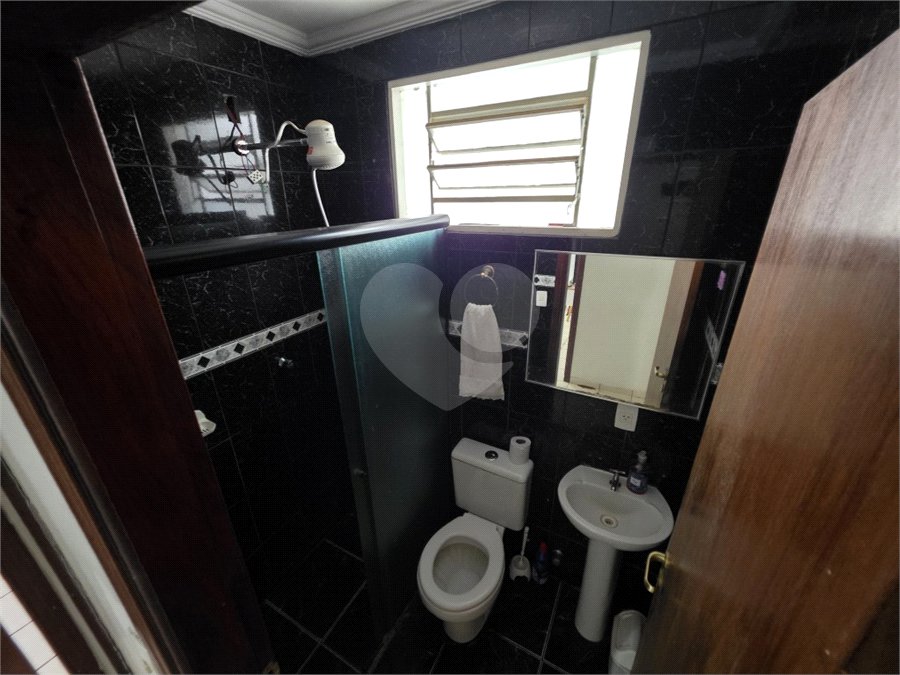 Casa térrea à venda no Douradinho com 2 quartos e edícula com mais dois quartos e 2 banheiros.