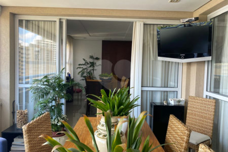 Apartamento à venda no Morumbi com 235m², 4 quartos, 4 suites e 4 vagas