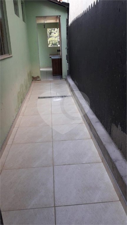 Casa térrea no Condomínio Samambaia.