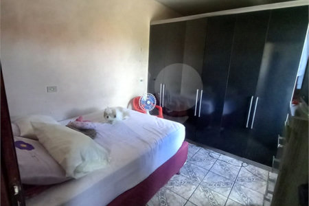 Sobrado com 3 dormitórios.