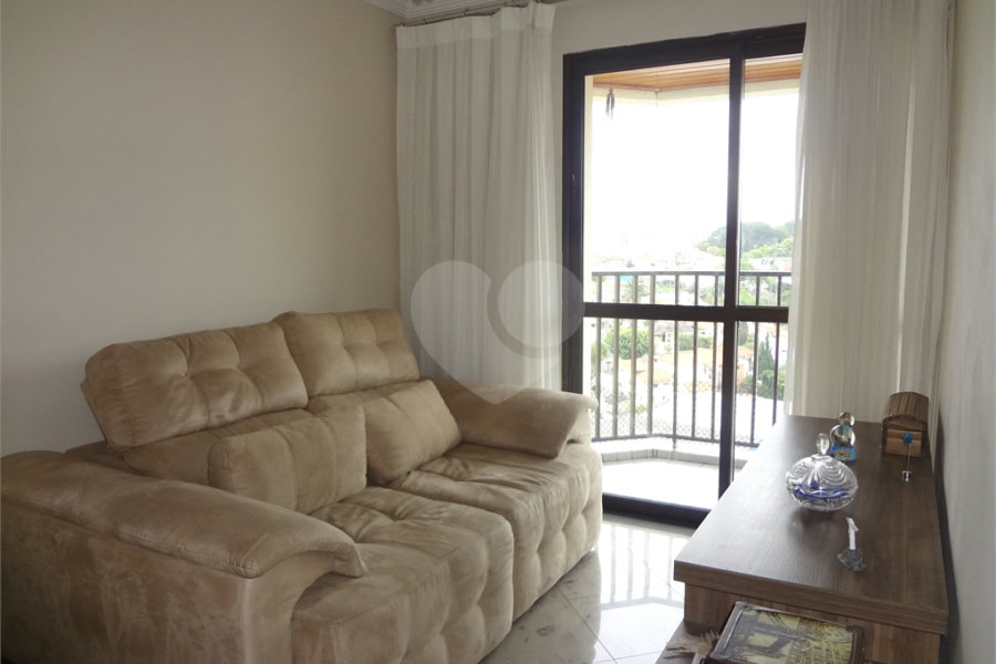 COBERTURA COM PISCINA E CHURRASQUEIRA NA CASA VERDE.