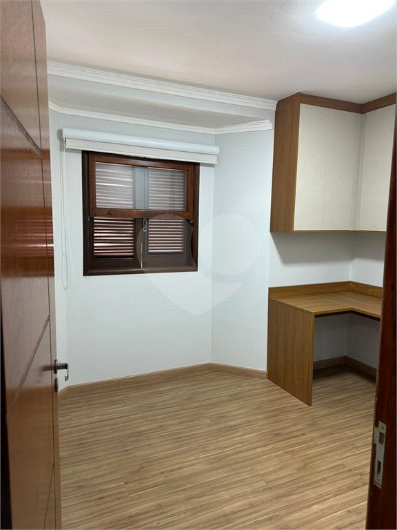 Casa à venda com 3 quartos, sendo 1 suíte, no condomínio Residencial Morada do Horto, São Paulo - SP